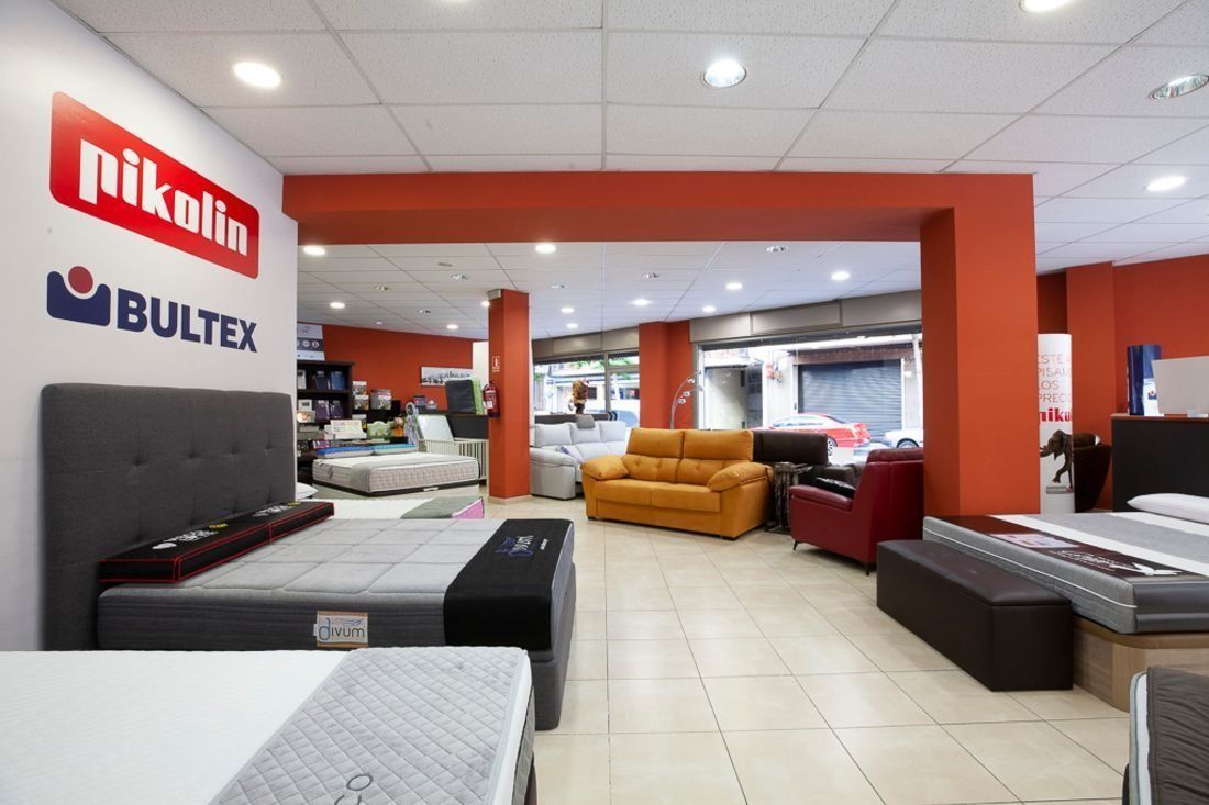 Una botiga de matalassos amb un rètol que diu bultex