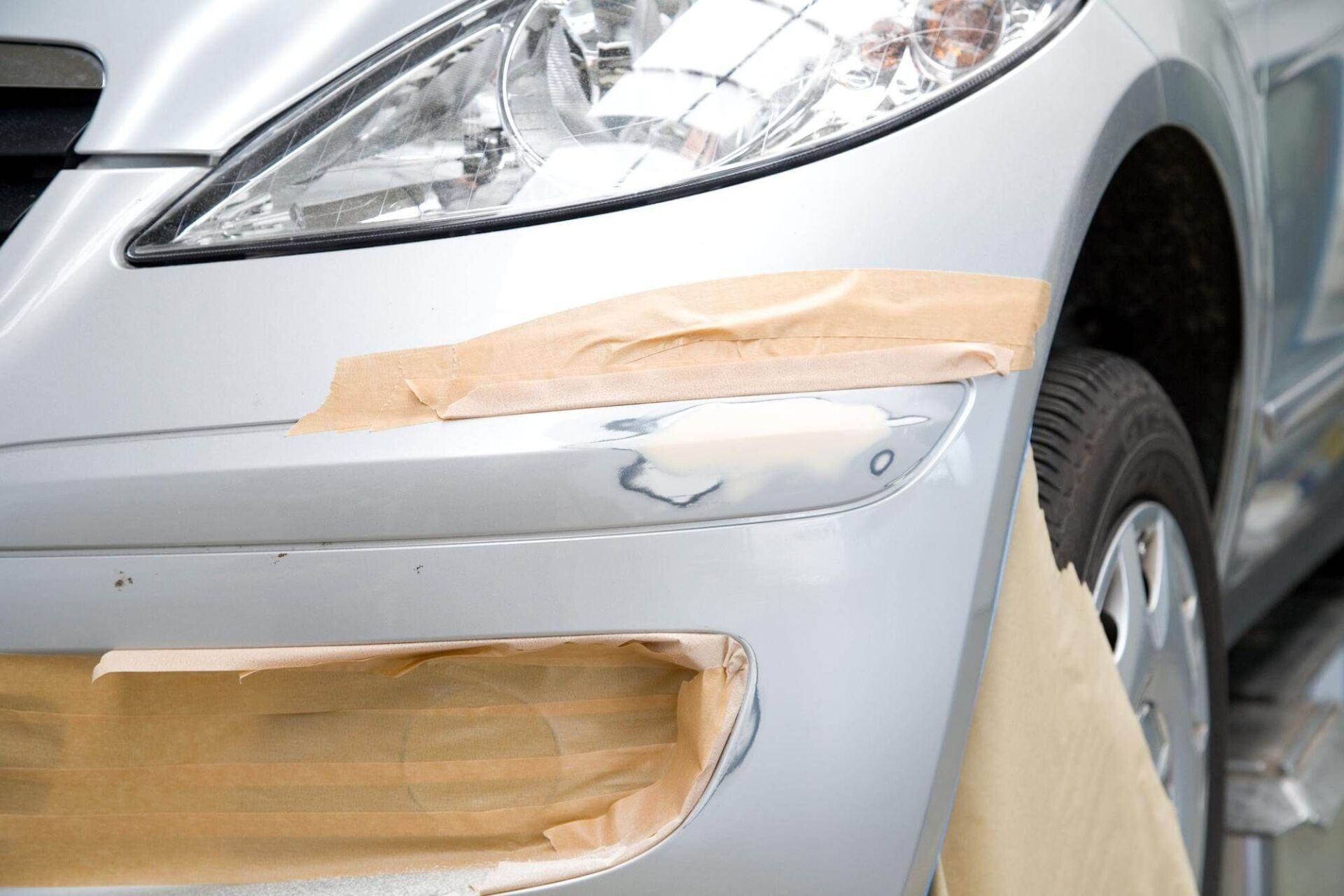 Trio Automobiltechnik GmbH Auto in der Vorbereitung für die Lackierung