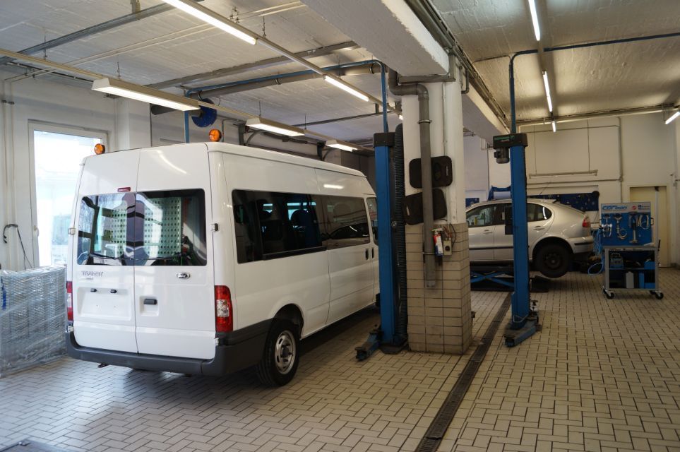Trio Automobiltechnik GmbH Transporter in der Werkstatt