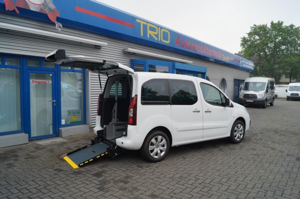 Trio Automobiltechnik GmbH Transportauto mit Rollstuhlrampe