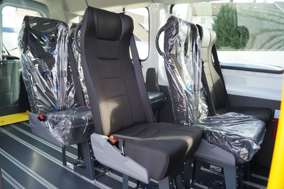 Trio Automobiltechnik GmbH Innenraum eines Transporters mit Sitzen