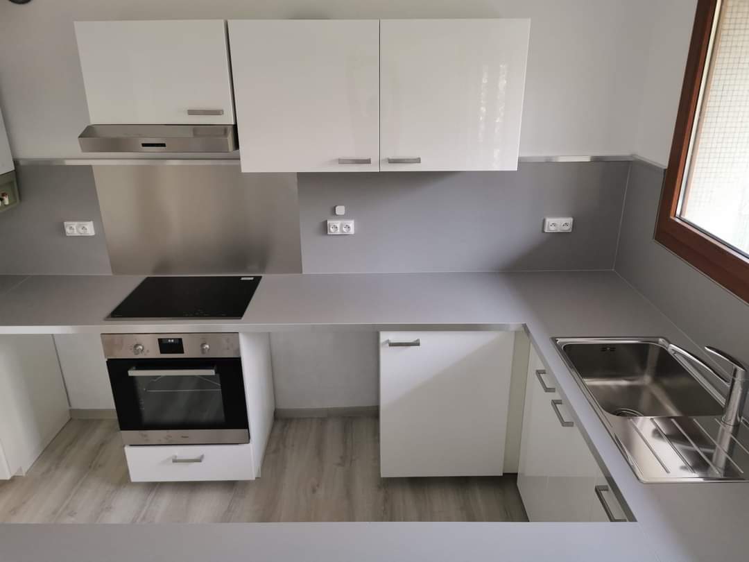 Cuisine de couleur grise