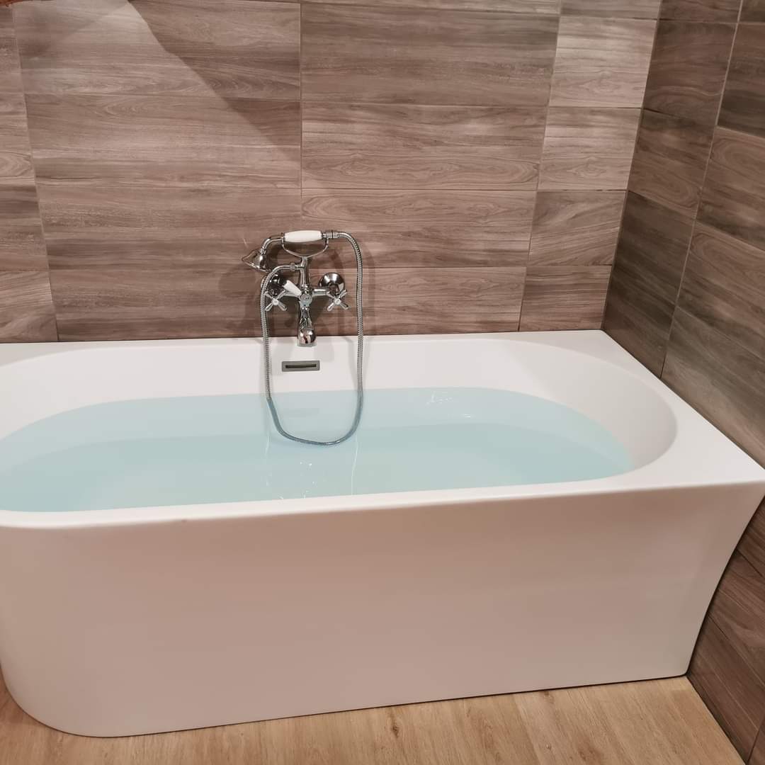 Baignoire remplie d'eau