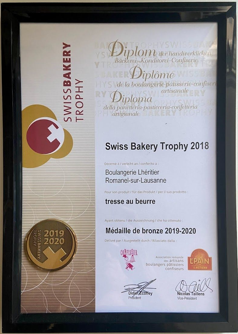 Certificat encadré pour le Swiss Bakery Trophy 2018. Le cadre noir entoure un document blanc et or.