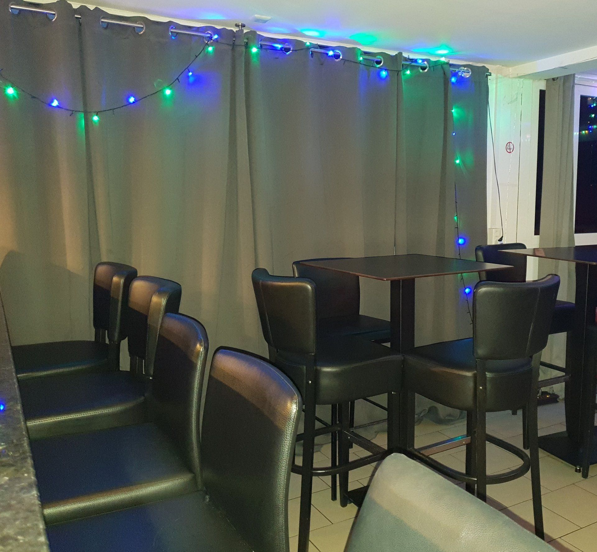 Tables du bar - Fly Bar - Sion