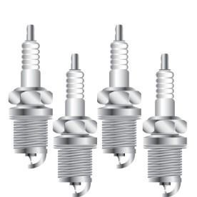 Cuatro bujías están alineadas en fila sobre un fondo blanco.