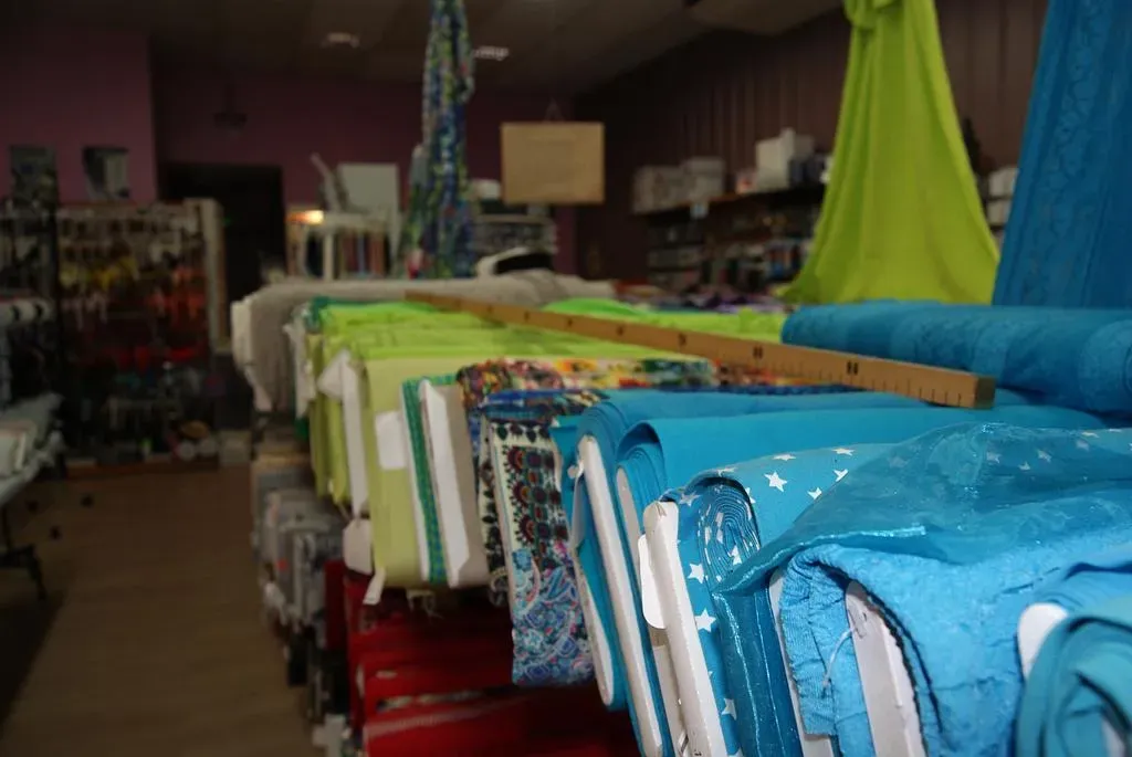 Divers tissus de couleur bleue