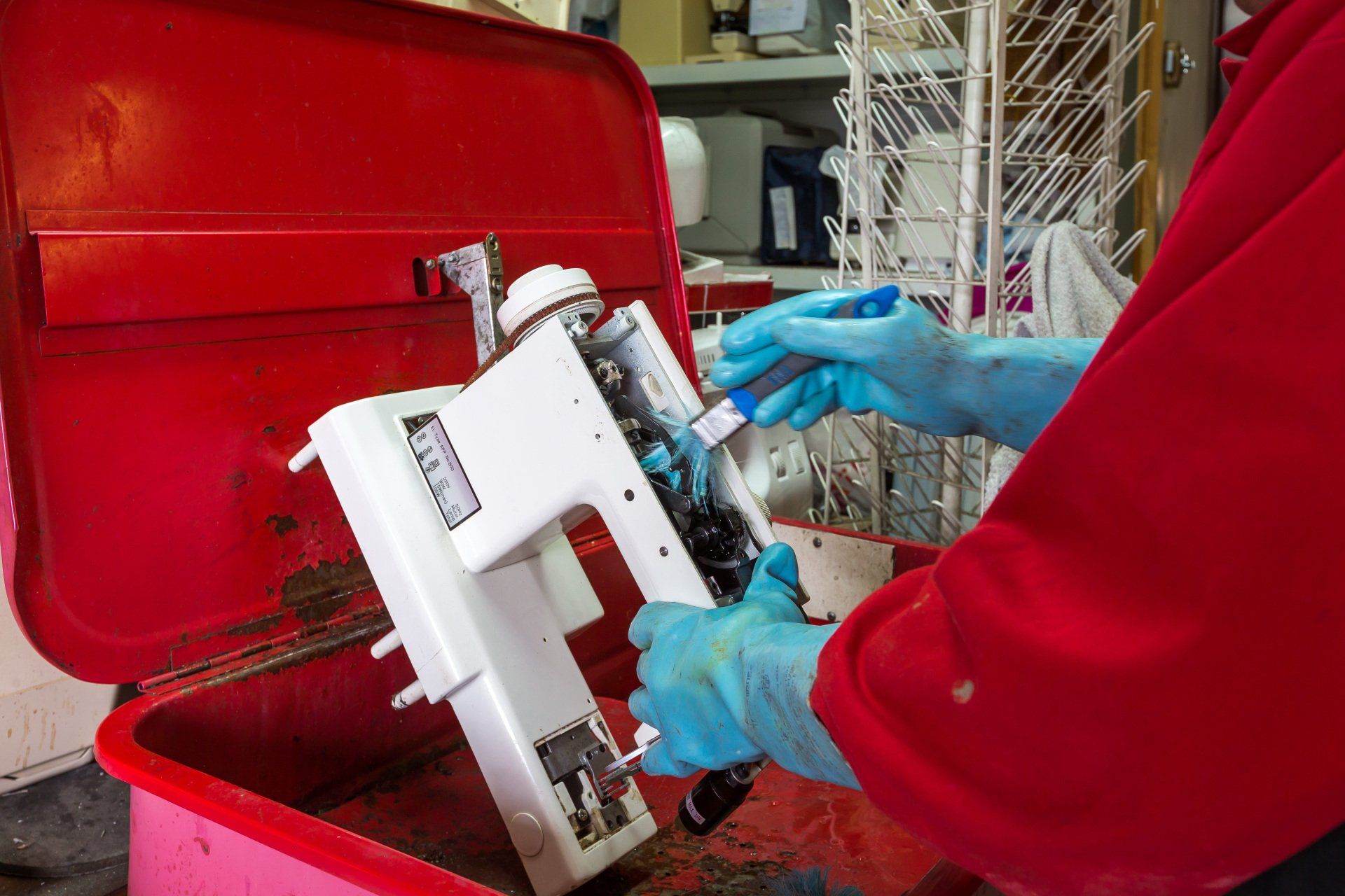 Nettoyage de machine à coudre par notre artisan