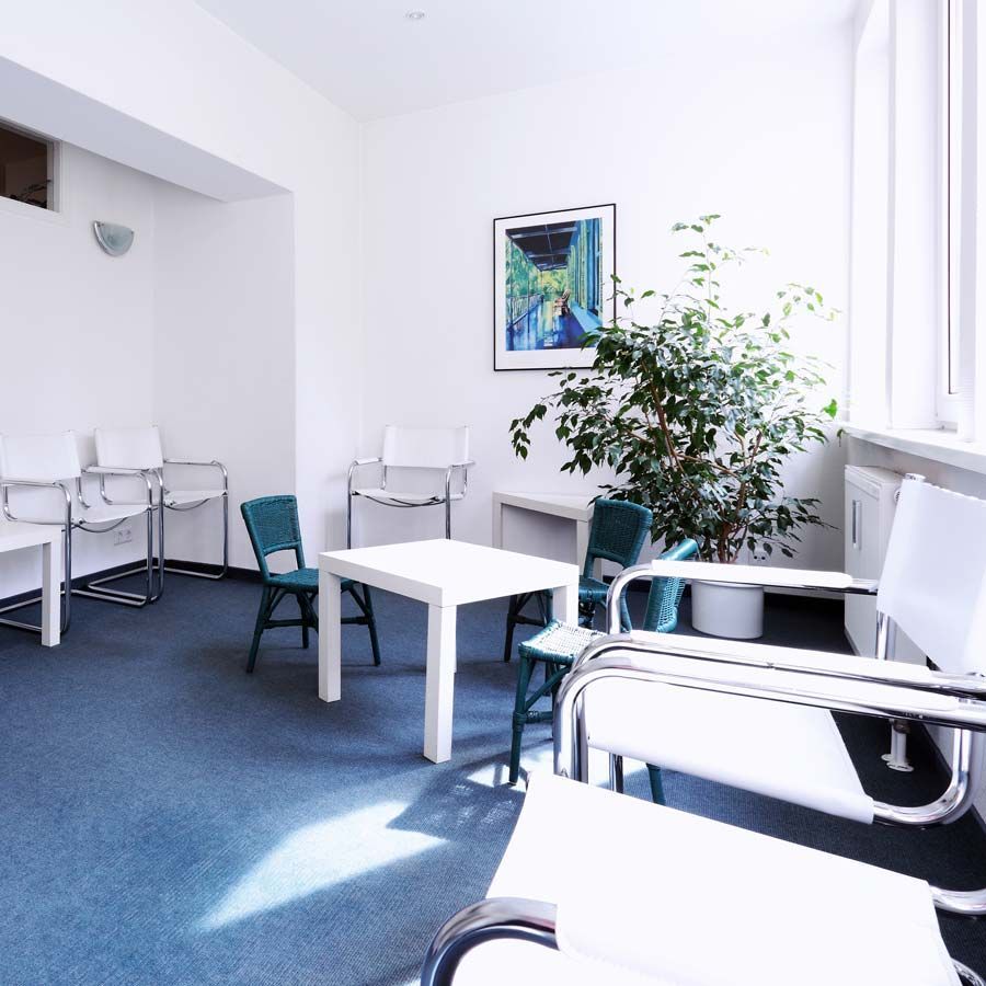 Salle d’attente propre et lumineuse