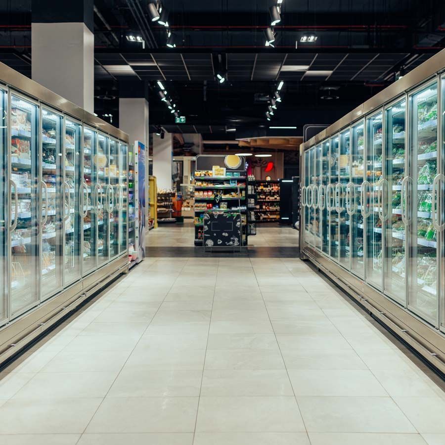 Rayon de supermarché bien nettoyé