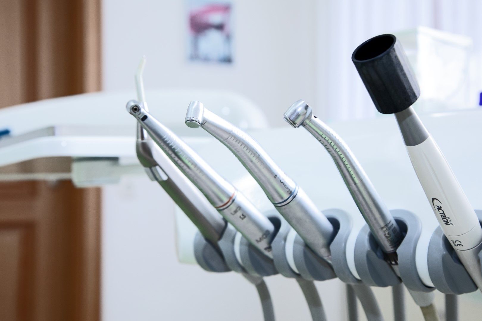 Zahnbehandlungsapparaten