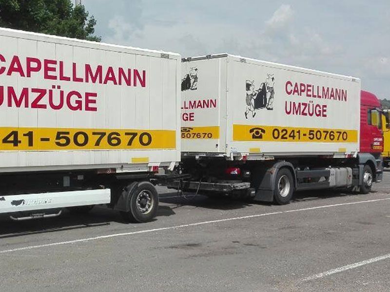 Ein weißer LKW mit der Nummer 41-507676