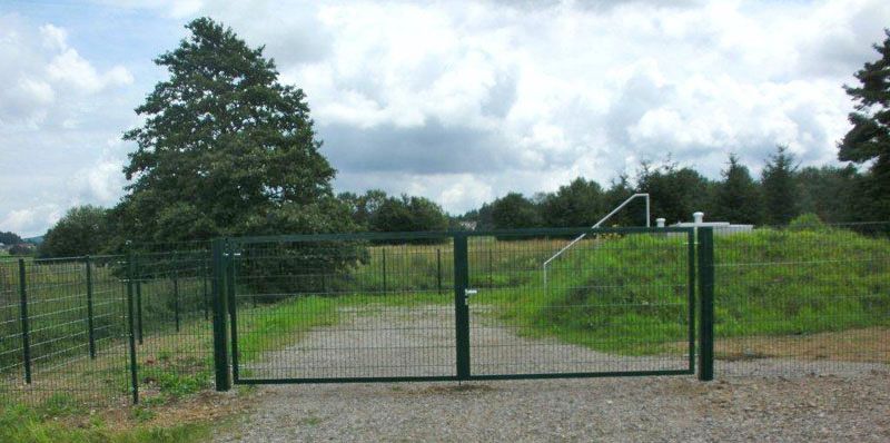 Bild Metalltor bei Einfahrt