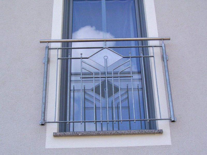 Bild Geländer vor Fenster