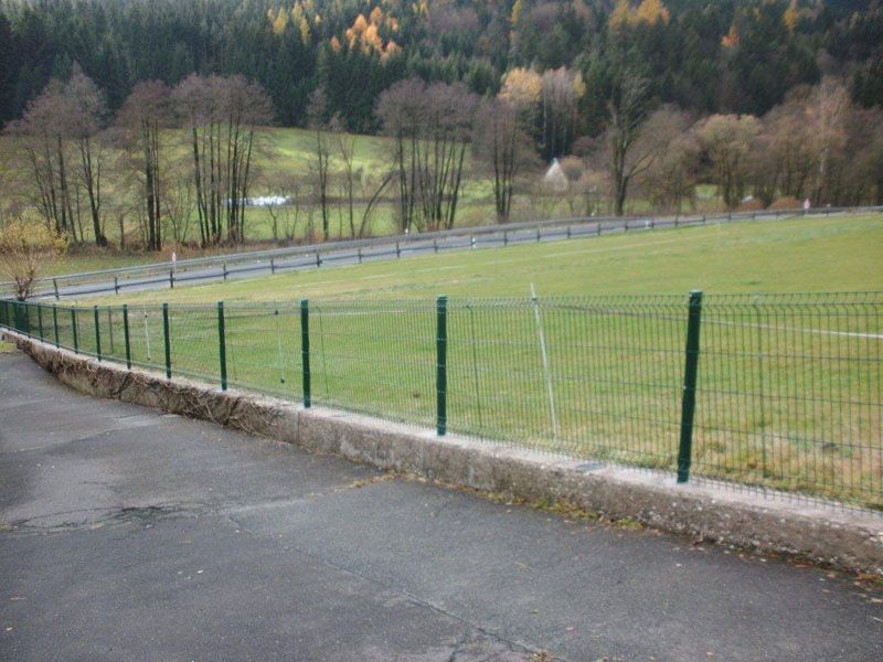 Bild Drahtzaun bei Park