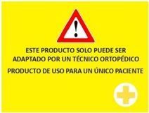 A yellow sign that says `` este producto solo puede ser adaptado por un tecnico ortopedico producto de uso para un unico paciente ''.