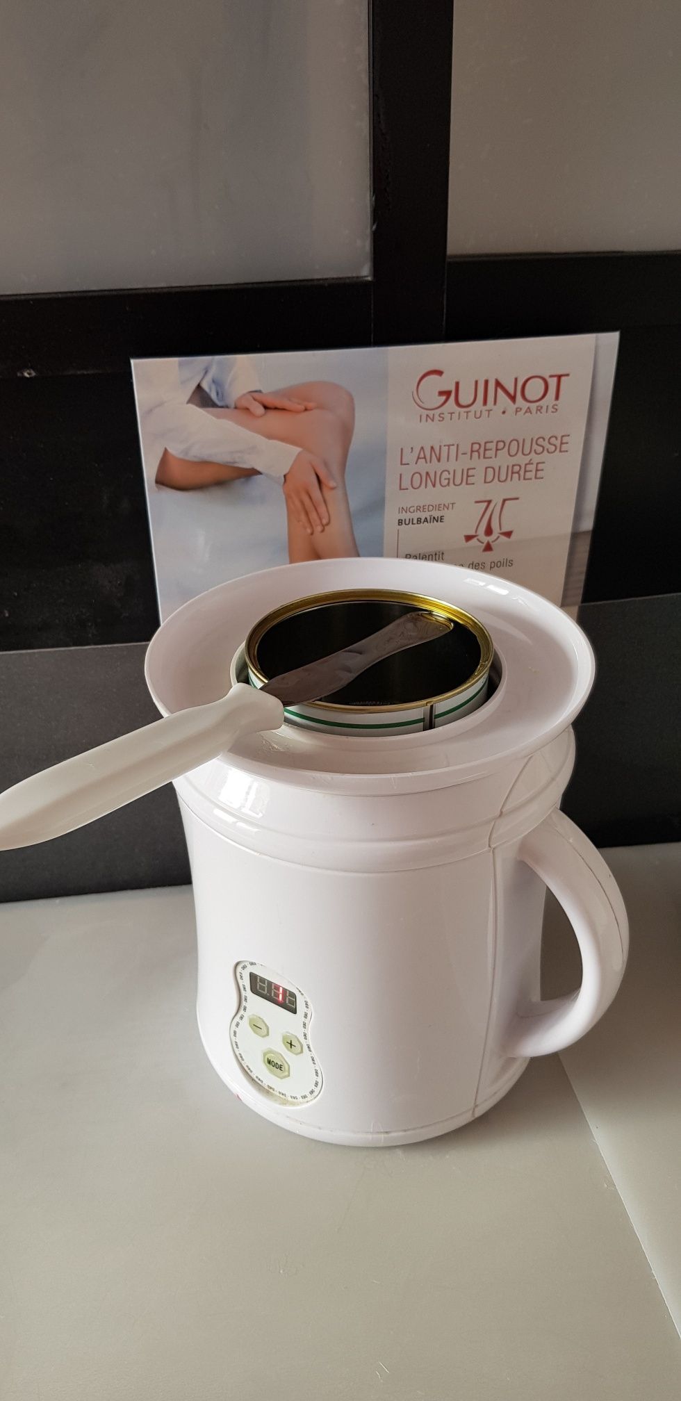 Chauffe-cire avec un applicateur