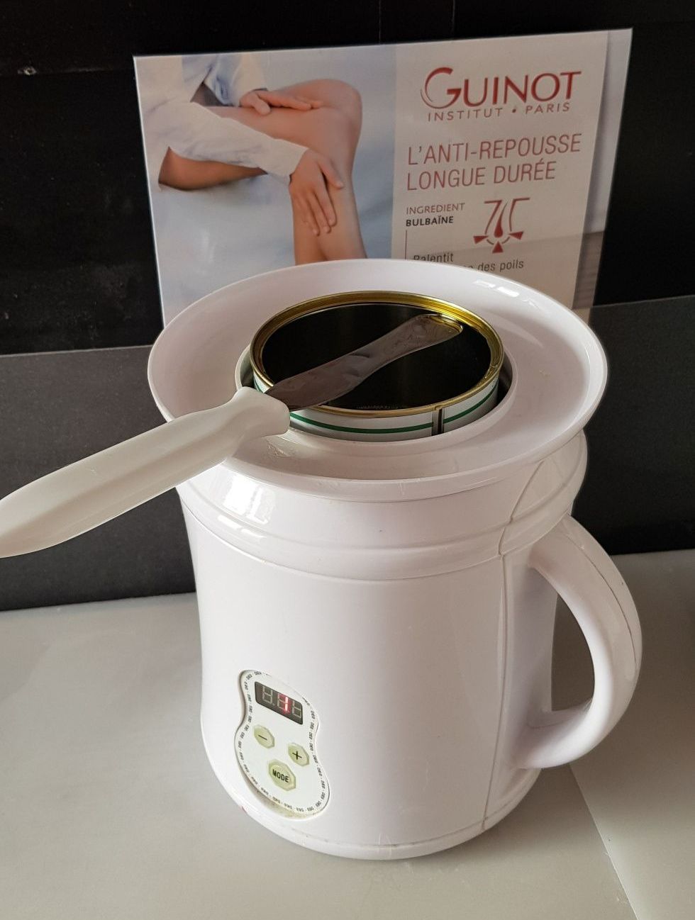 Chauffe-cire avec un applicateur