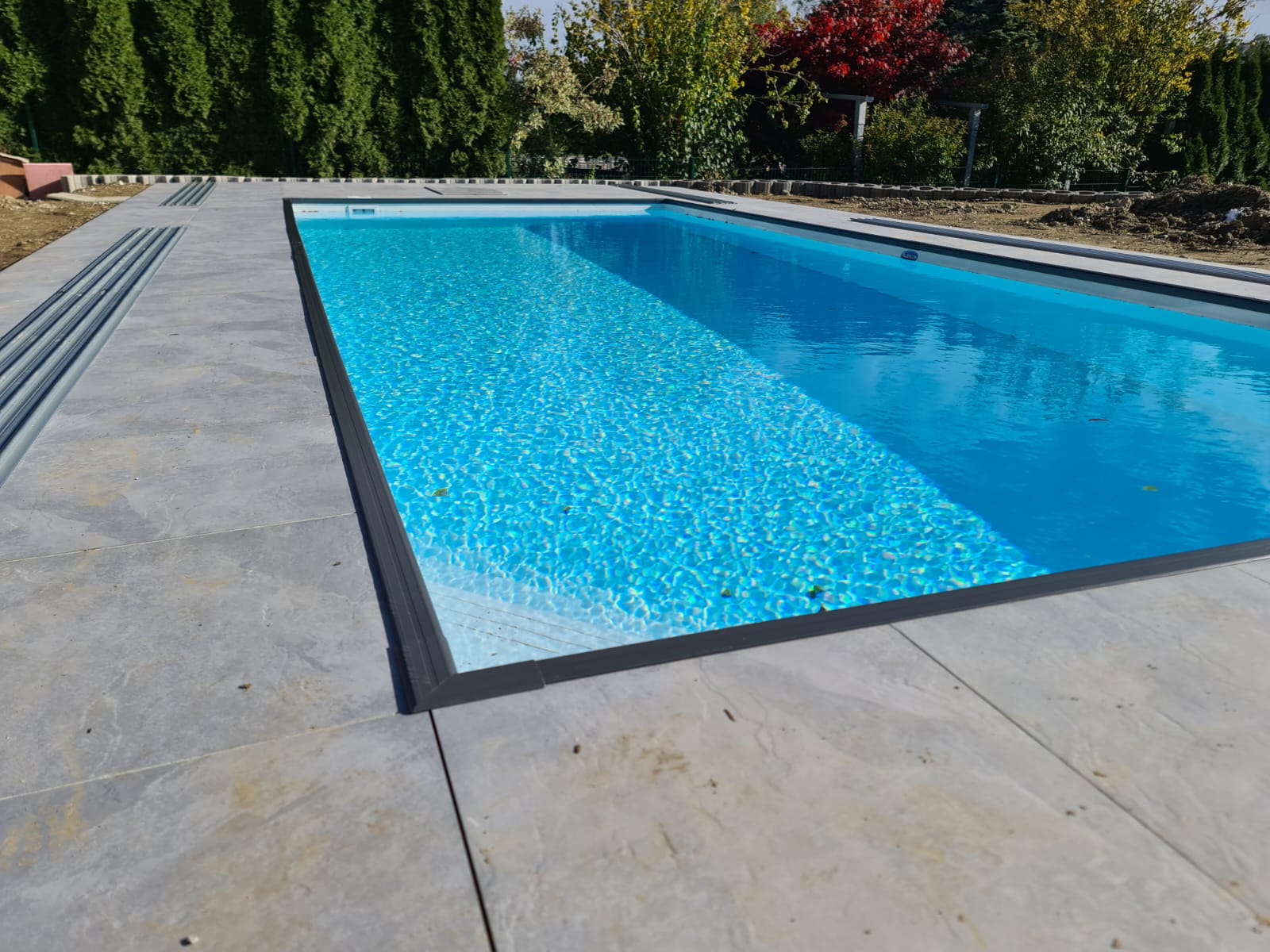 Steffen Türpe – ein Pool mit Plattenboden