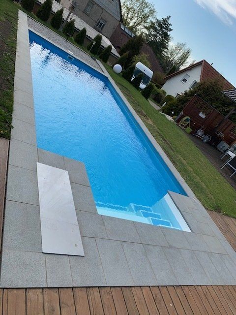 Steffen Türpe – Schwimmbecken mit Einstiegstreppe