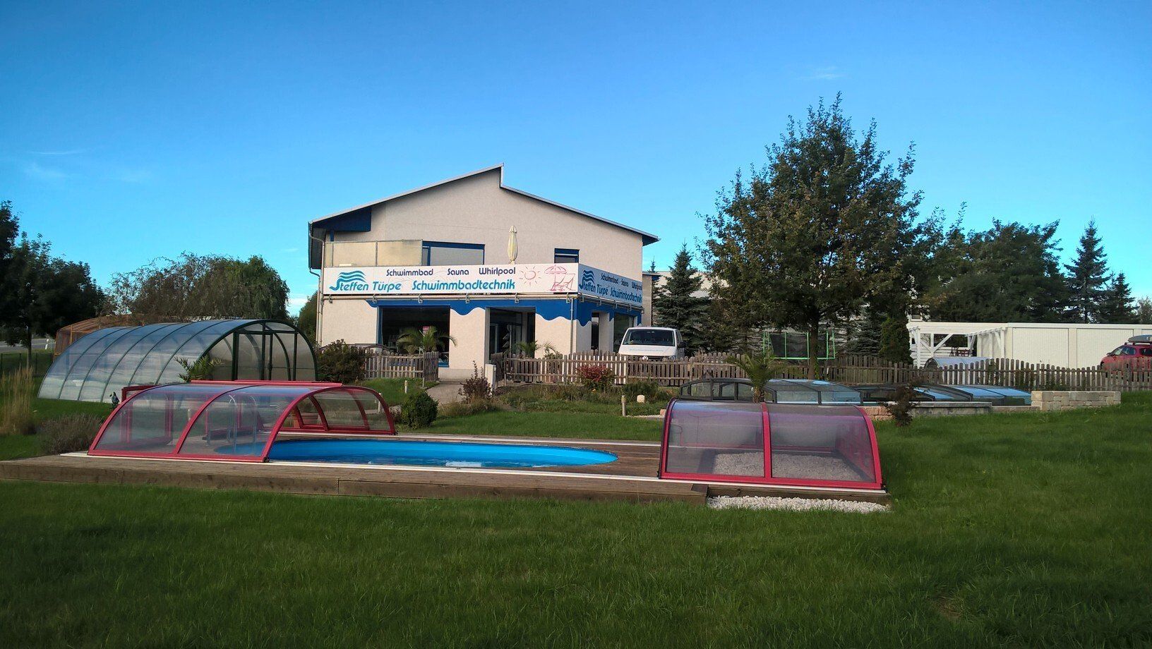 Steffen Türpe – Haus mit Garten und Swimmingpool