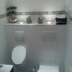 Indirekte Beleuchtung in einem Gäste WC