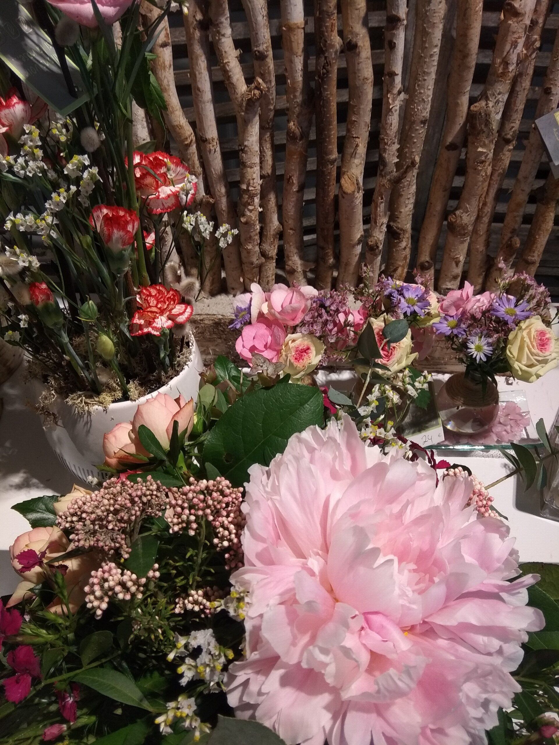 Pivoine rose et autres fleurs