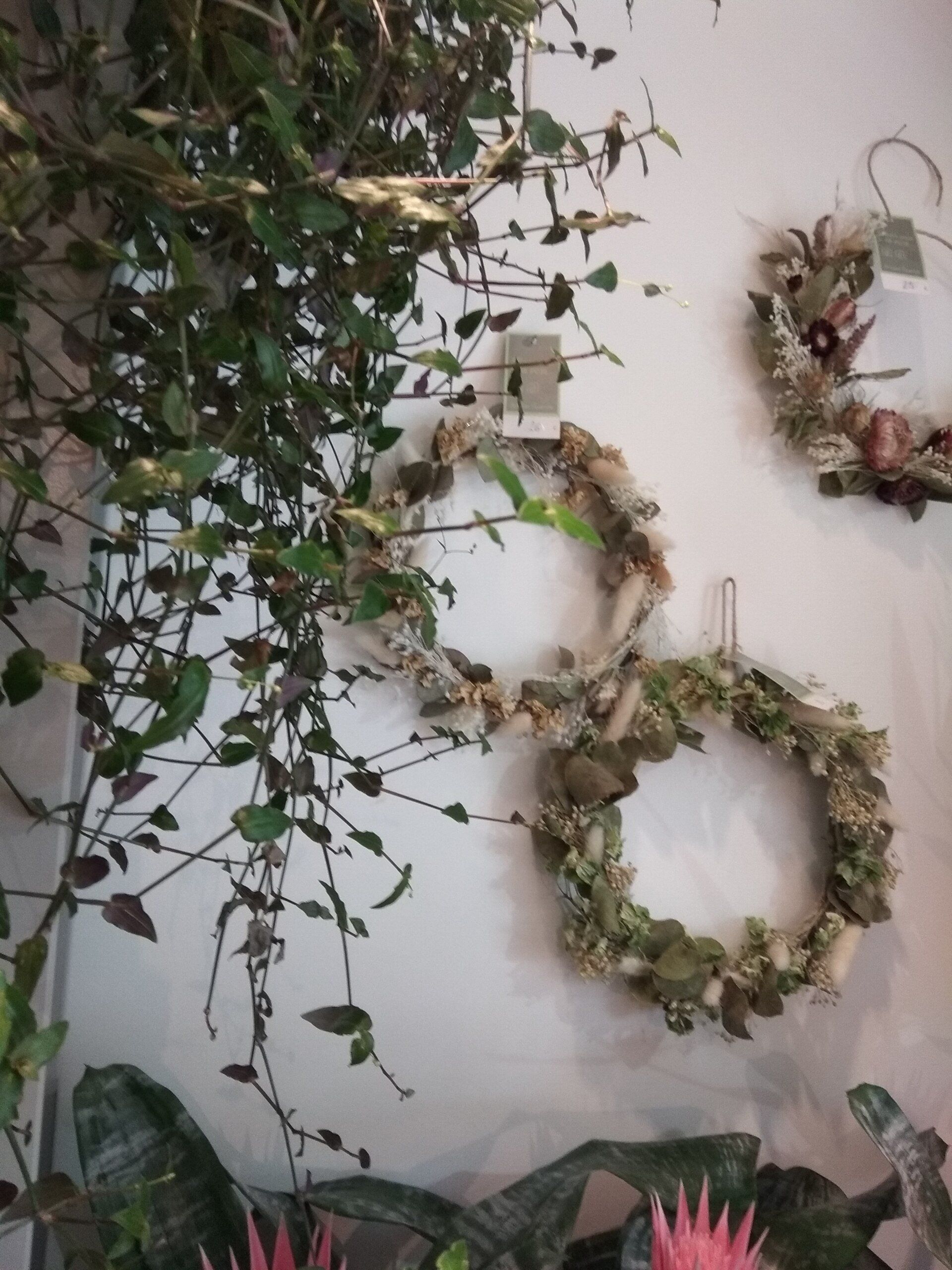 Couronnes de fleurs murales