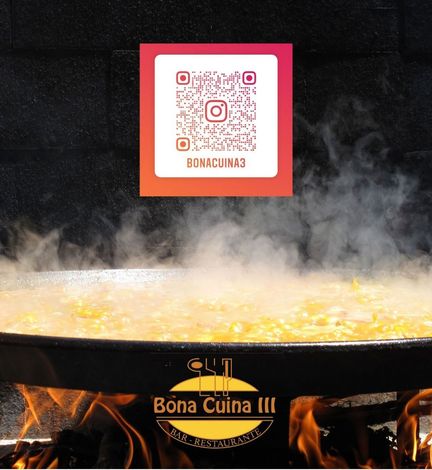 Una sartén con un código QR que dice bona cuina