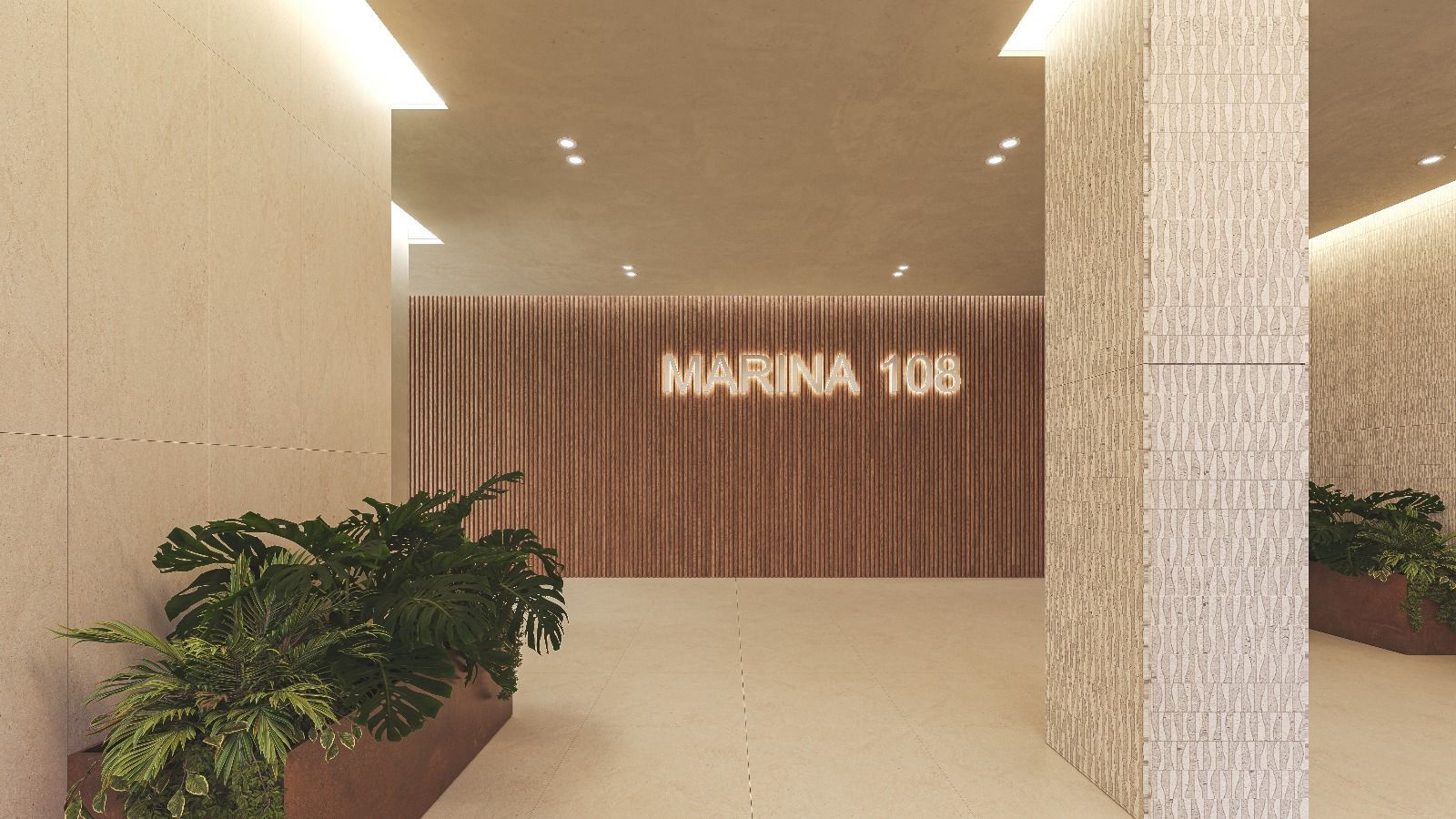 Pasillo de entrada a “Marina 108” con revestimiento de madera, plantas y paredes de piedra beige.