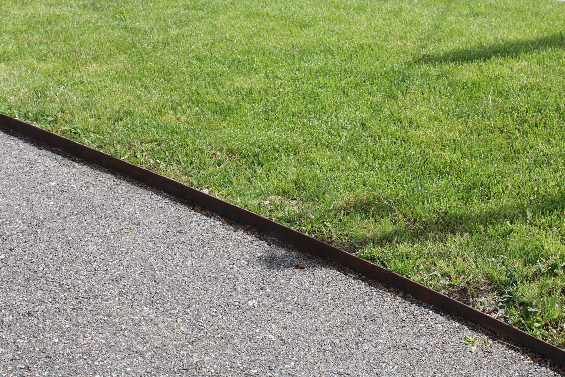 Bordure et allée en enrobé