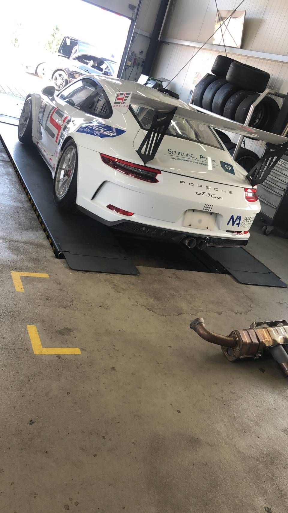 Rennwagen in der Werkstatt