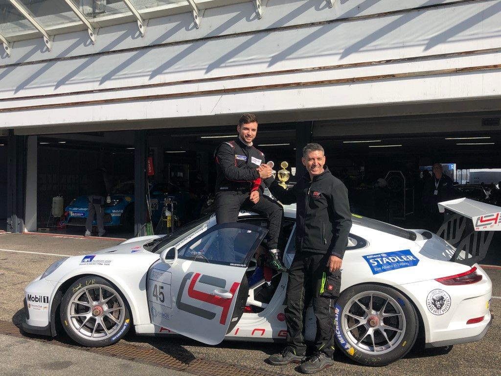 Rennwagen von Porsche von hinten