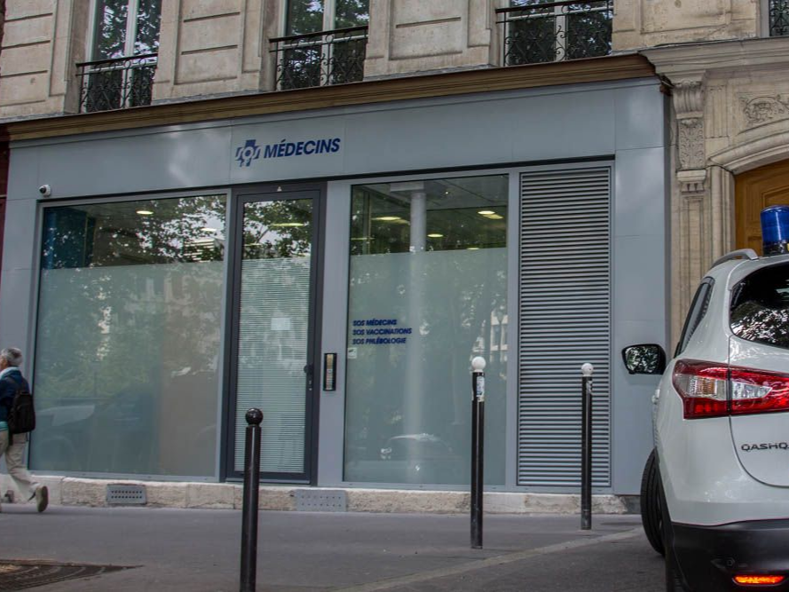 Façade vitrée SOS Médecins
