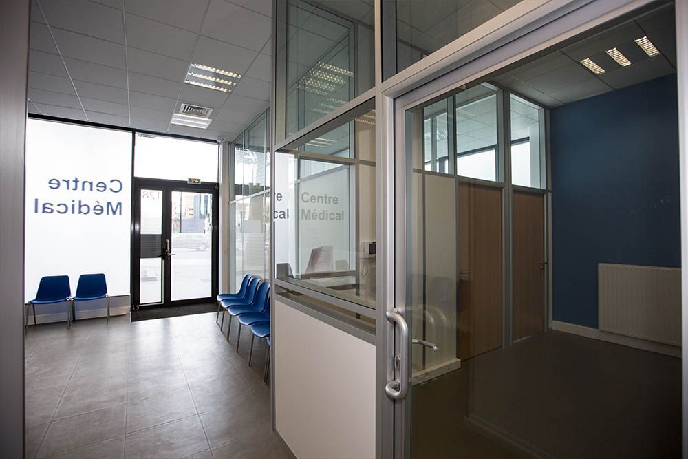 Couloir d'un centre médical d'SOS Médecins