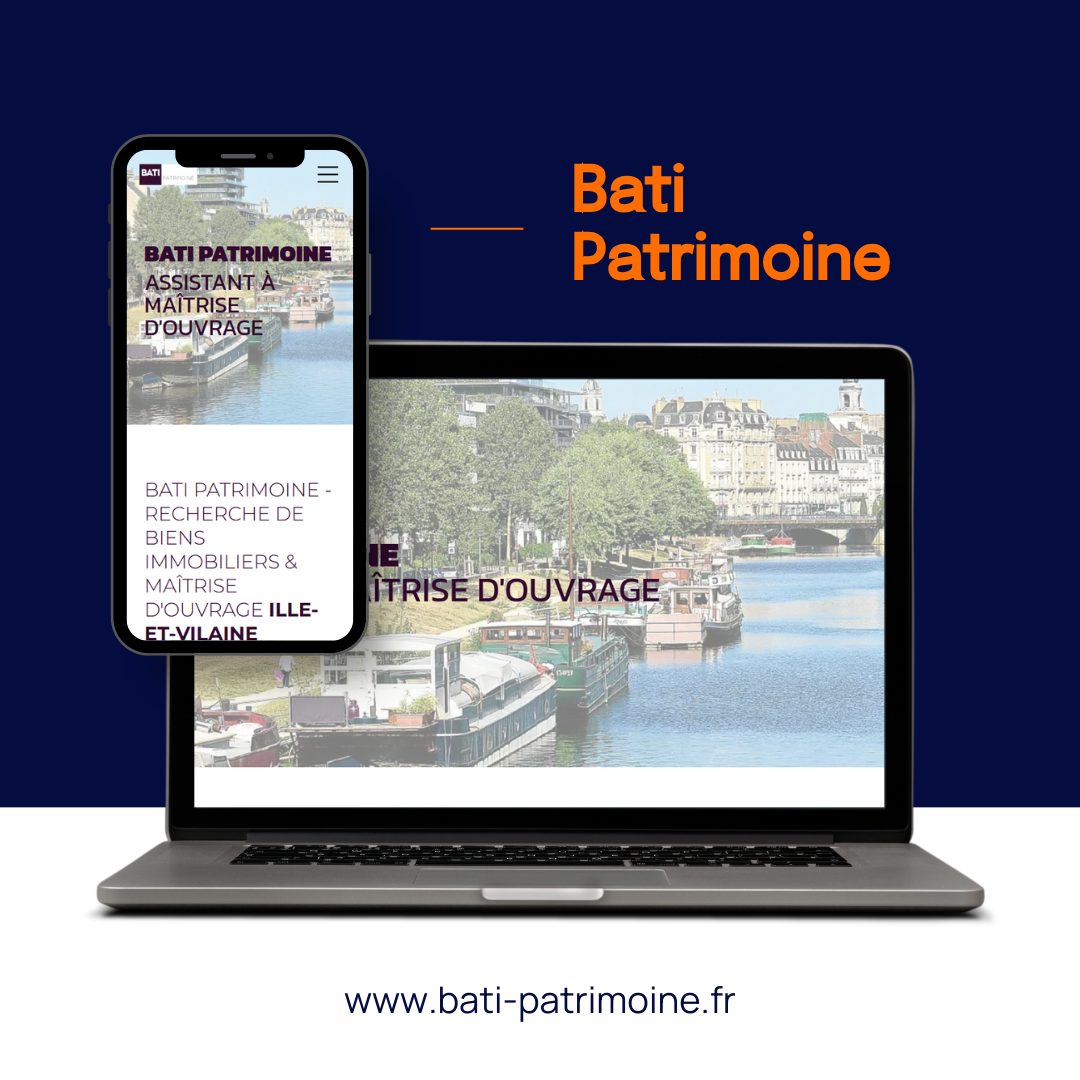 Un smartphone et un ordinateur portable affichent le site web de Bati Patrimoine sur un fond bleu foncé, avec l'URL en dessous.