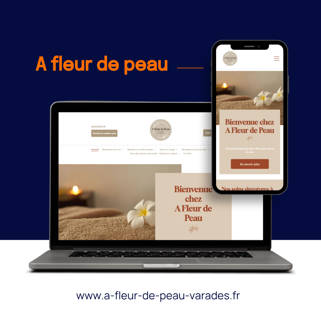 Maquette d'ordinateur portable et de téléphone affichant le site web A fleur de peau sur fond bleu