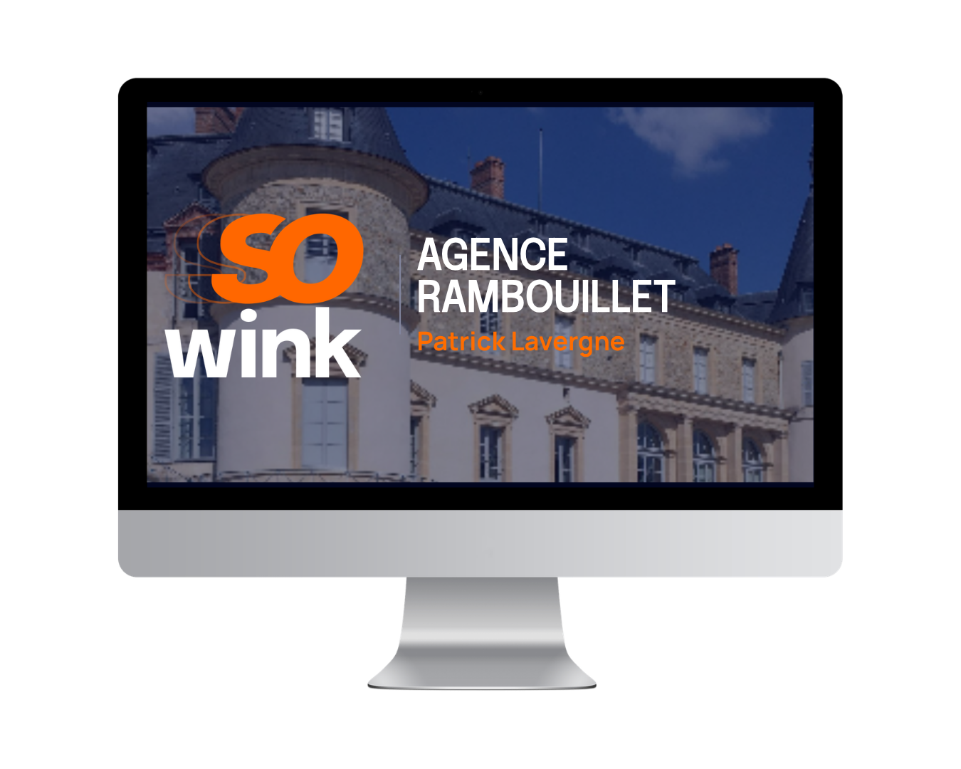 Écran d'ordinateur affichant le logo de l'agence Sowink Rambouillet avec du texte sur fond de bâtiment historique.