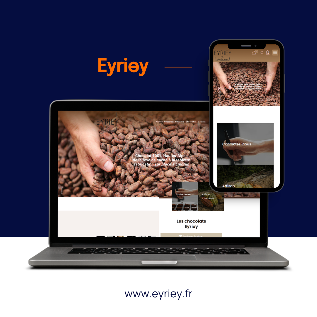 Un ordinateur portable et un smartphone affichant le site web d'Eyriey présentant des images de fèves de cacao, avec l'URL www.eyney.fr en dessous.