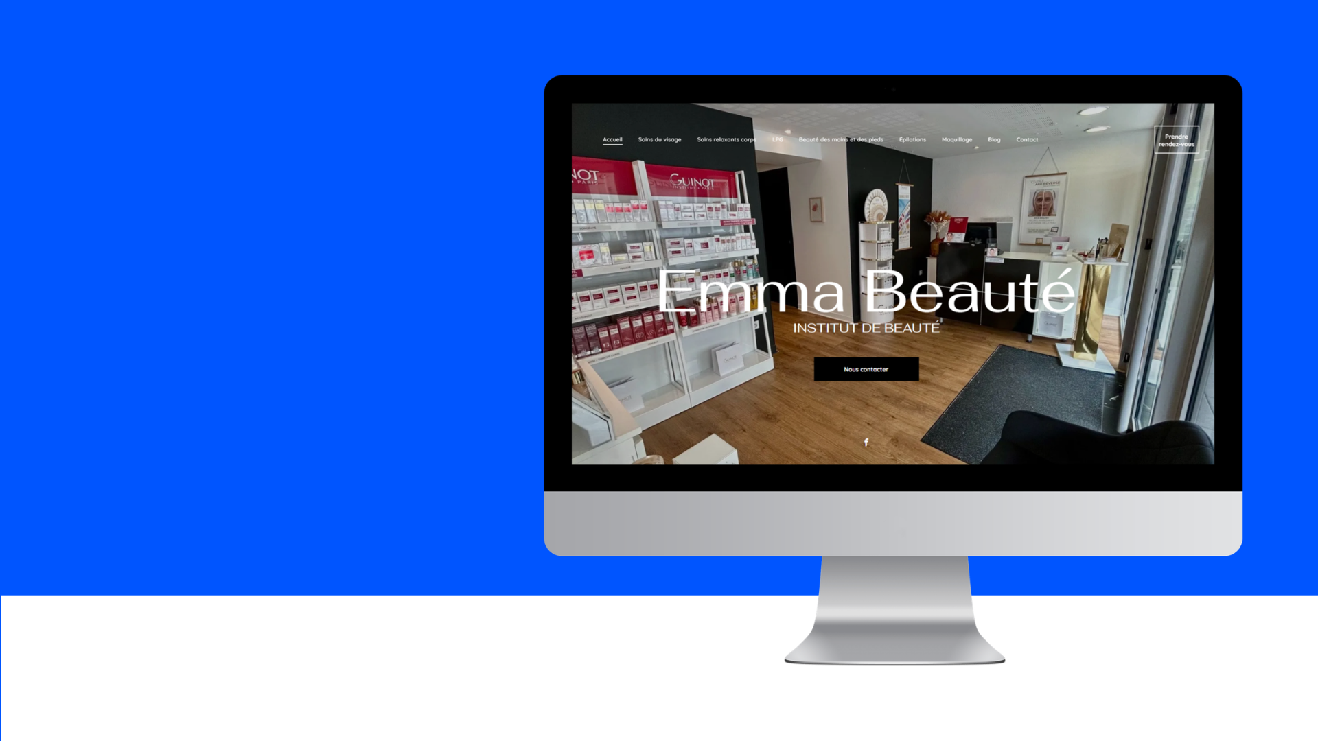 Un écran sur fond bleu et blanc affichant la page d'accueil du site web d'Emma Beauté, présentant une vue d'un salon de beauté.