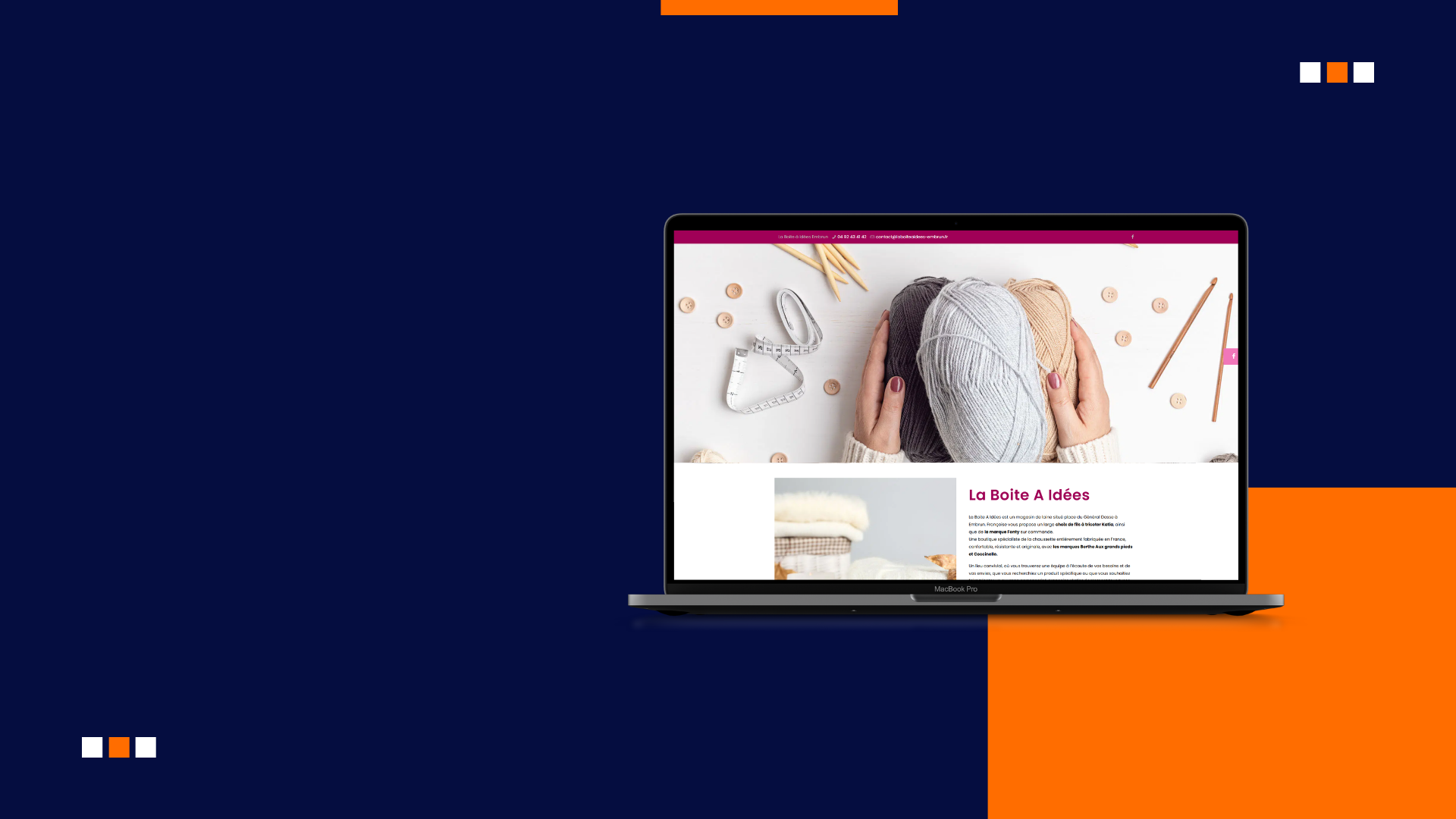 L'écran d'un ordinateur portable affiche un site web de loisirs créatifs avec un gros plan de mains tenant de la laine, sur un fond bleu et orange.