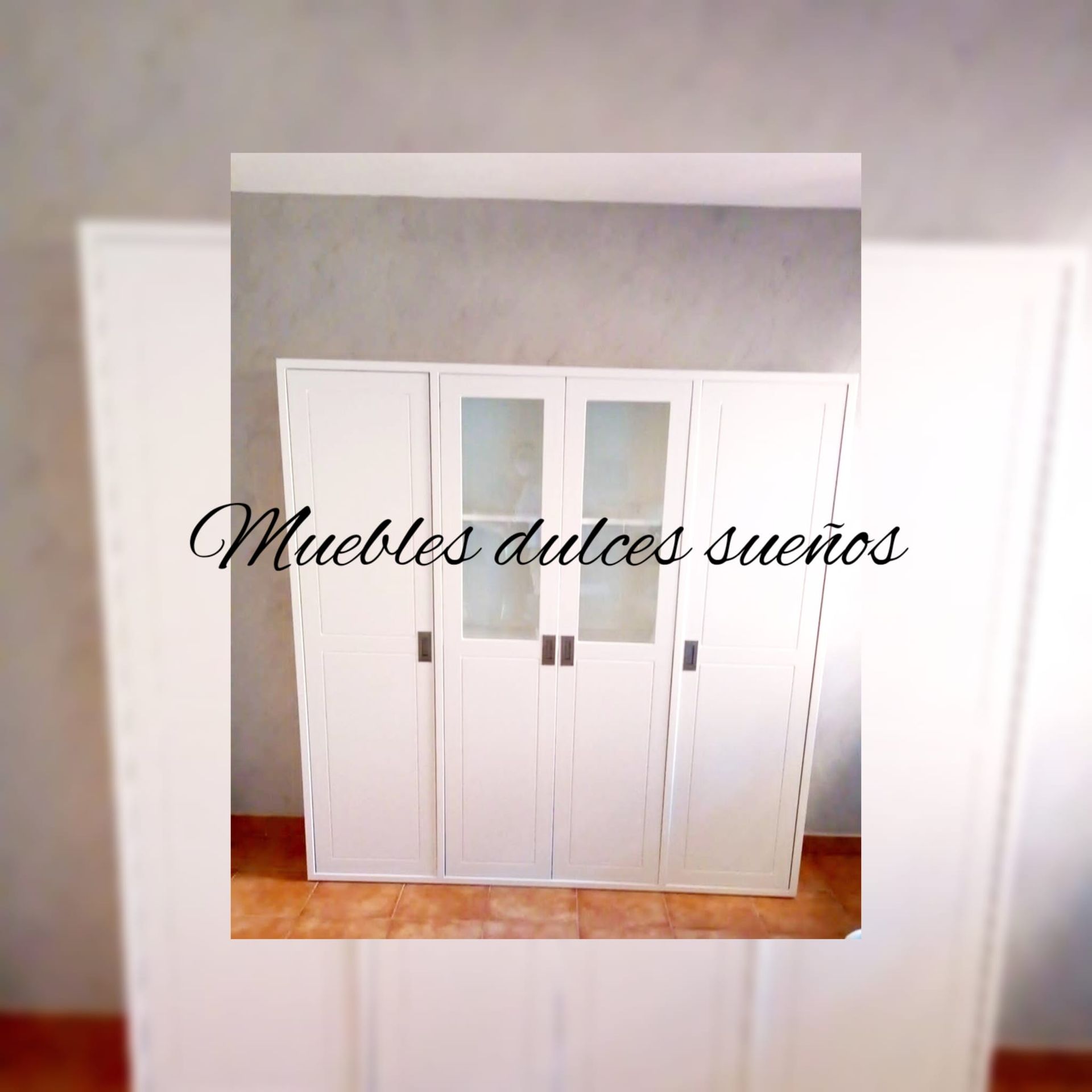 Una imagen de un armario con las palabras muebles dulces sueños en él.