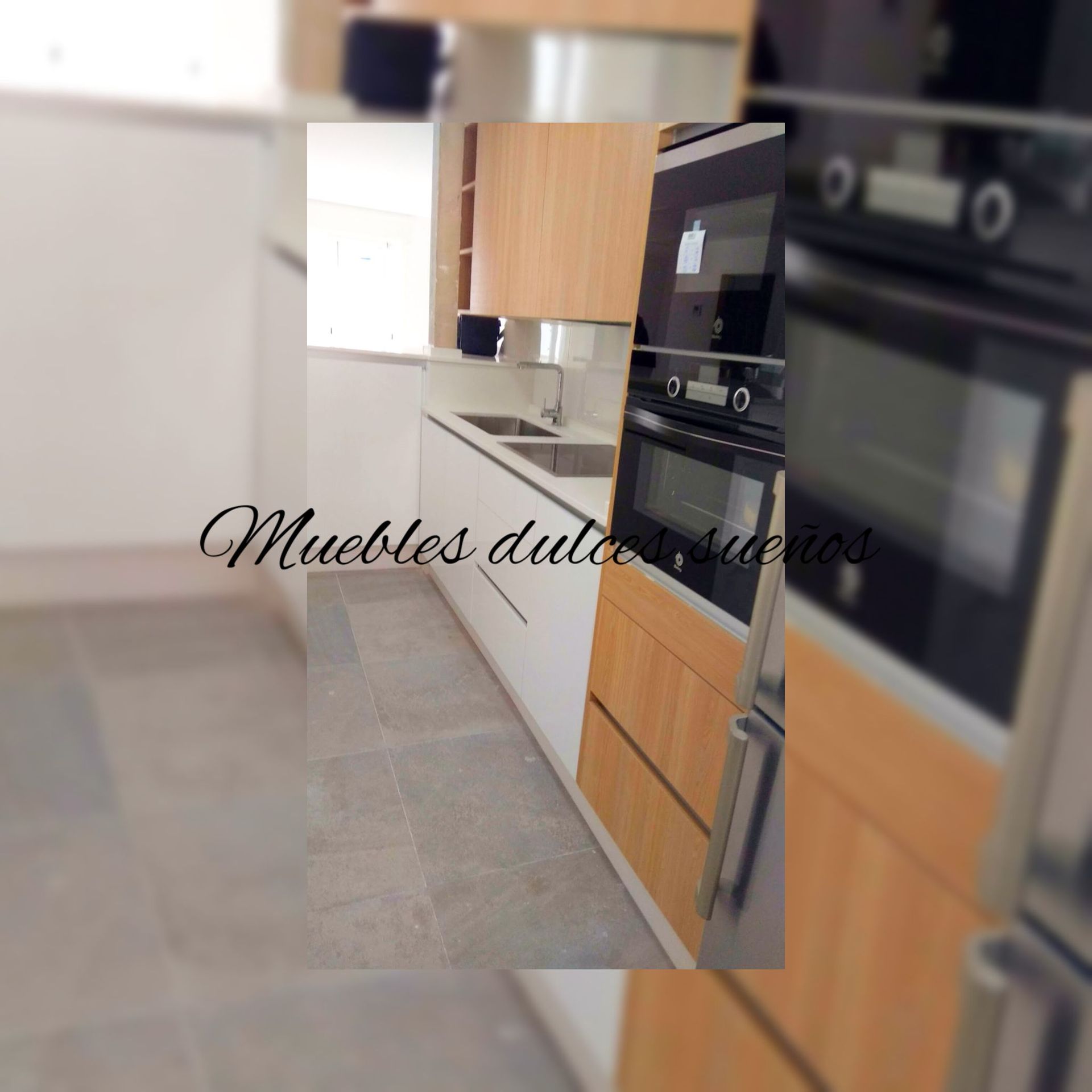 Una cocina con la palabra muebles en ella