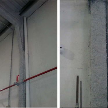 Dos imágenes de una pared blanca con una tubería roja sobre ella.