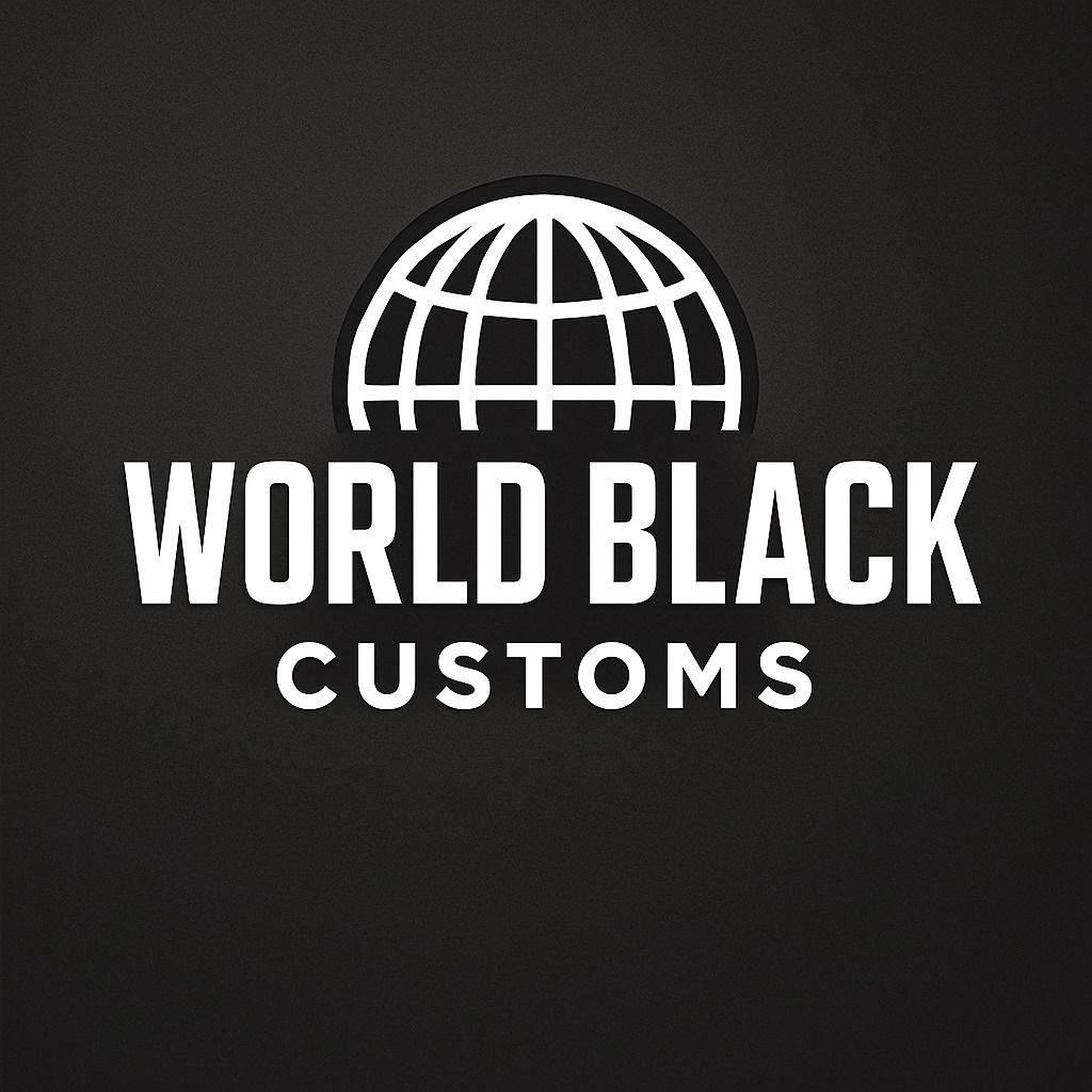 Logotipo de World Black Customs que incluye un globo terr&aacute;queo, llaves inglesas y el texto "WORLD BLACK CUSTOMS".