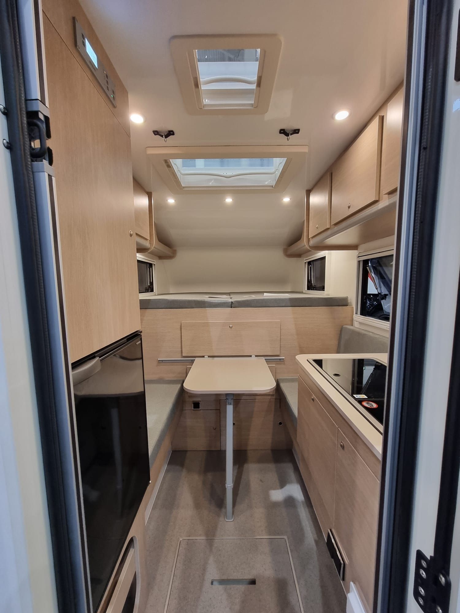 DieNeueDuxCamperAllrounder200Wohnkabine