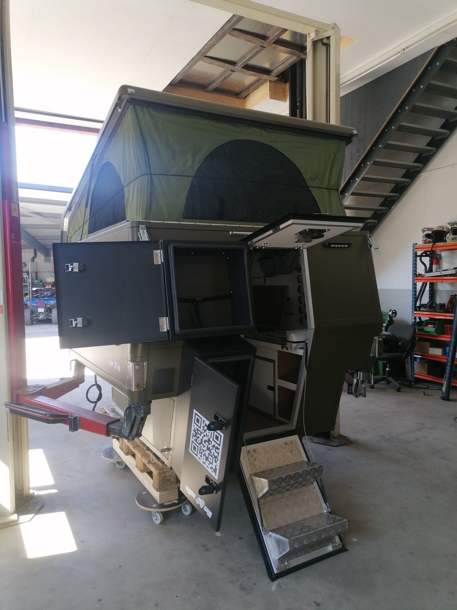 Bild Kabine, Das Offroad Campen Team, Öffnet den Dialog