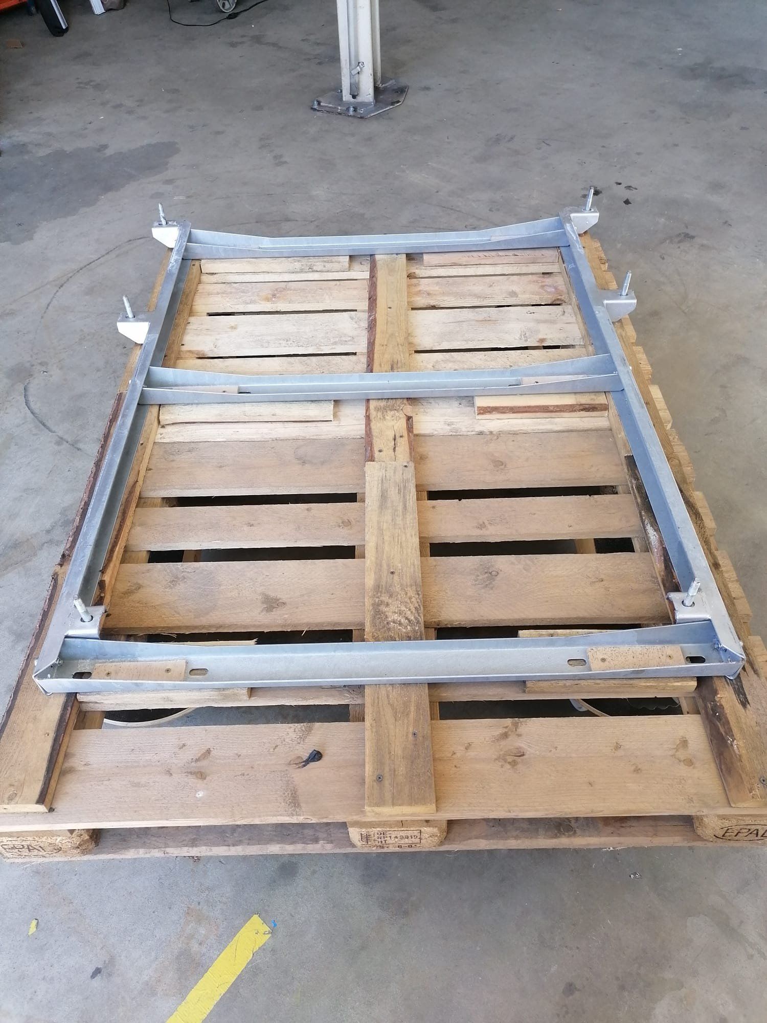 Bild Metallrahmen, Das Offroad Campen Team, Öffnet den Dialog