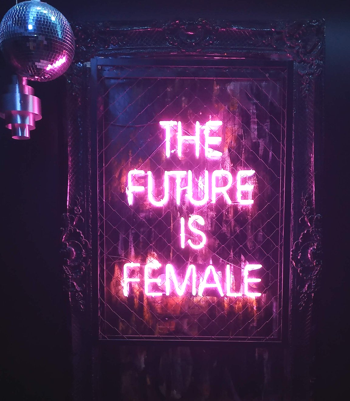 Neón en jaula de cerrejría