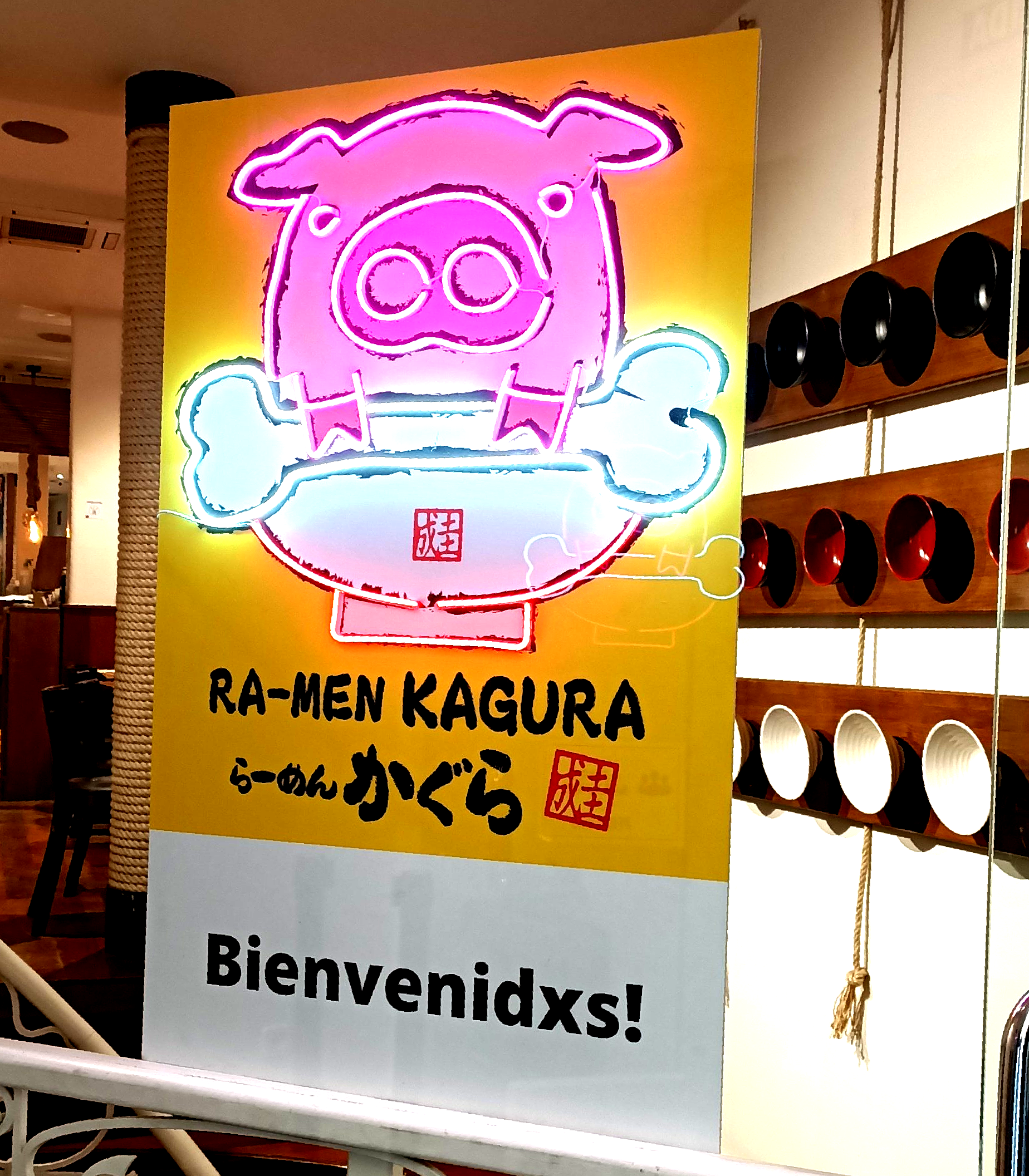 neon led flex montada sobre base decorada en vinilo impreso